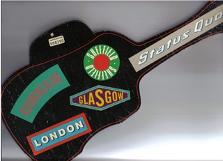 MAXI-CD 'Rock til you drop' mit dem aussergewhnlichen Cover in Gitarrenform.